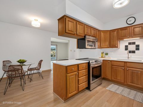 Tiny photo for 27 S Waiola Avenue #302, La Grange, IL 60525 (MLS # 12595779)