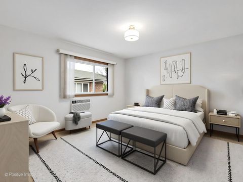 Tiny photo for 27 S Waiola Avenue #302, La Grange, IL 60525 (MLS # 12595779)