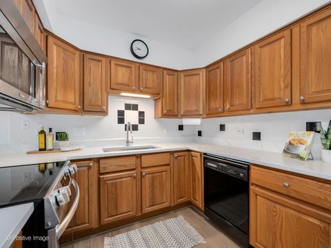 Tiny photo for 27 S Waiola Avenue #302, La Grange, IL 60525 (MLS # 12595779)