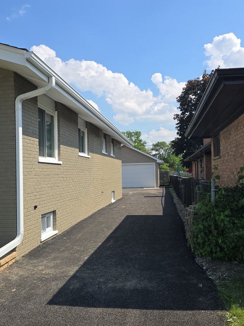 Tiny photo for 2853 140th Place, Blue Island, IL 60406 (MLS # 12670456)