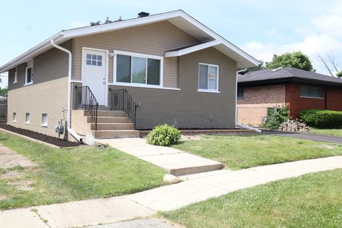 Tiny photo for 2853 140th Place, Blue Island, IL 60406 (MLS # 12670456)