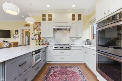 Tiny photo for 1516 W Sherwin Avenue, Chicago, IL 60626 (MLS # 12613580)