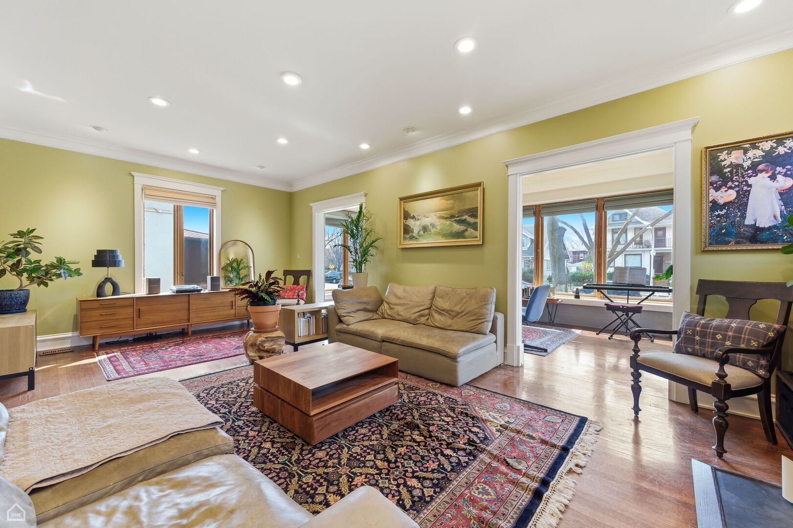 1516 W Sherwin Avenue