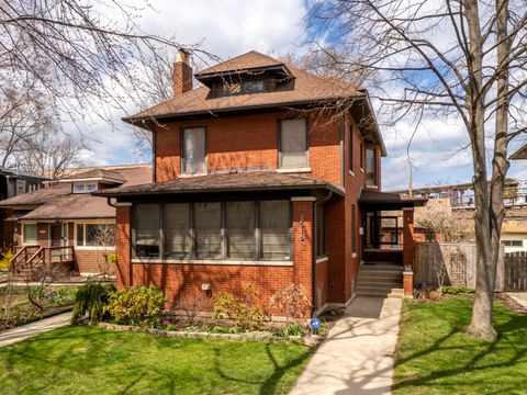 Photo of 1516 W Sherwin Avenue, Chicago, IL 60626 (MLS # 12613580)