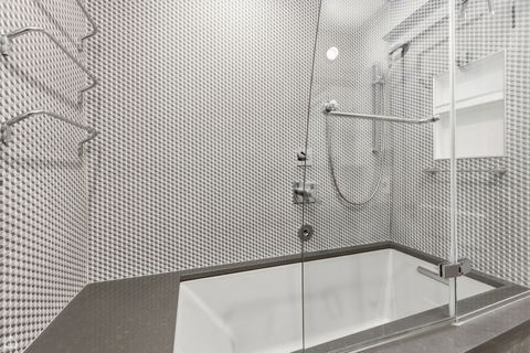 Tiny photo for 1516 W Sherwin Avenue, Chicago, IL 60626 (MLS # 12613580)