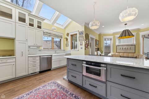 Tiny photo for 1516 W Sherwin Avenue, Chicago, IL 60626 (MLS # 12613580)