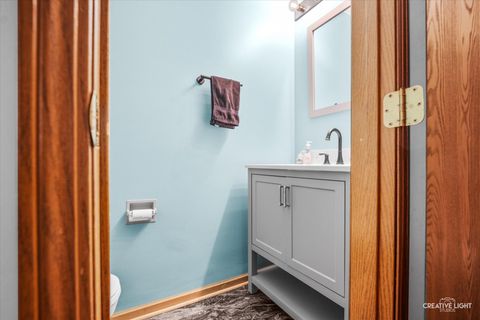 Tiny photo for 746 Fieldcrest Drive #B, South Elgin, IL 60177 (MLS # 12593767)