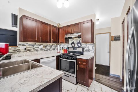 Tiny photo for 746 Fieldcrest Drive #B, South Elgin, IL 60177 (MLS # 12593767)
