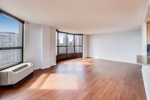 Tiny photo for 901 S PLYMOUTH Court #1606, Chicago, IL 60605 (MLS # 12467306)