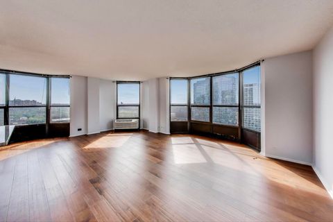 Tiny photo for 901 S PLYMOUTH Court #1606, Chicago, IL 60605 (MLS # 12467306)