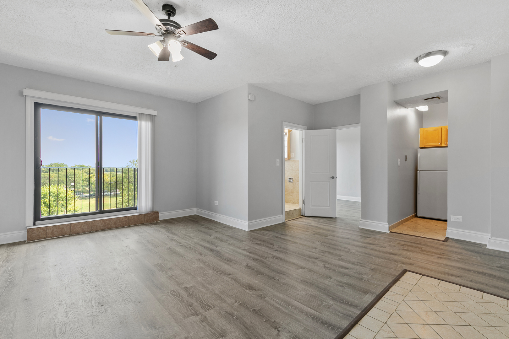 4520 N CLARENDON Avenue 802