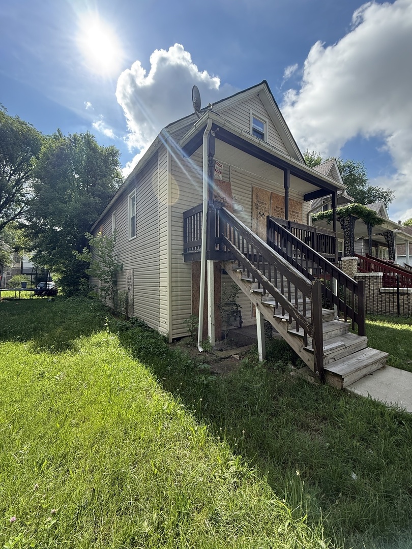 8417 S ESCANABA Avenue