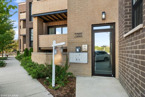 Photo of 1203 W Superior Street #1B, Chicago, IL 60642 (MLS # 12689354)