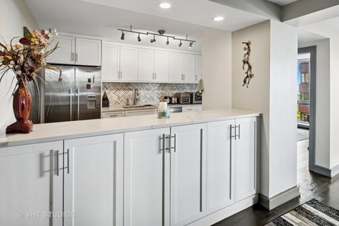 Tiny photo for 320 W Oakdale Avenue #801, Chicago, IL 60657 (MLS # 12404437)