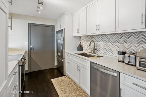 Tiny photo for 320 W Oakdale Avenue #801, Chicago, IL 60657 (MLS # 12404437)
