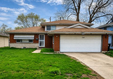 Photo of 1307 Prince Drive, South Holland, IL 60473 (MLS # 12642980)