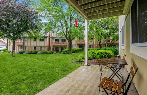 Tiny photo for 1112 Auburn Ln #1112, Buffalo Grove, IL 60089 (MLS # 12481970)