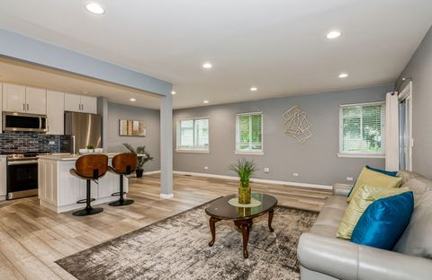 Tiny photo for 1112 Auburn Ln #1112, Buffalo Grove, IL 60089 (MLS # 12481970)