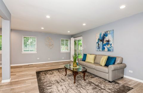 Tiny photo for 1112 Auburn Ln #1112, Buffalo Grove, IL 60089 (MLS # 12481970)