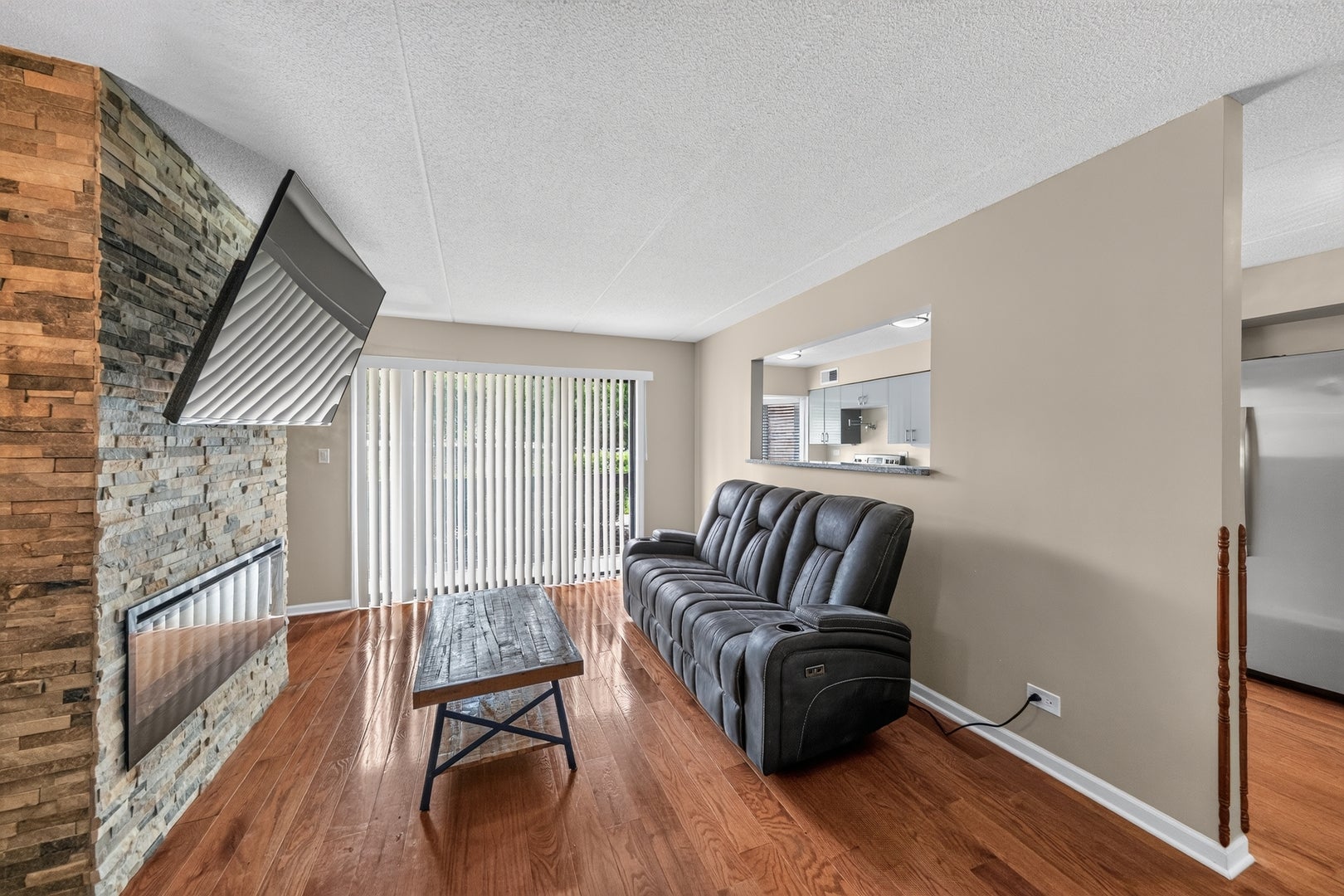6816 Joliet Road 4