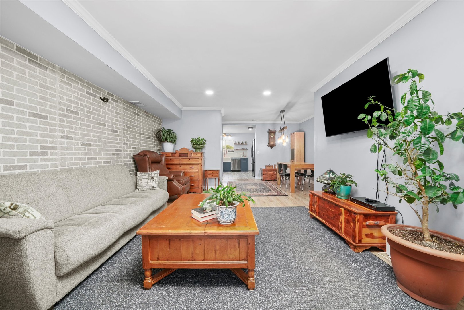 195 W Brandon Court A33