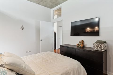 Tiny photo for 1122 W Catalpa Avenue #502, Chicago, IL 60640 (MLS # 12463188)