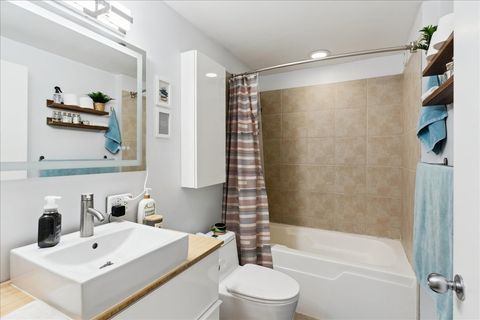 Tiny photo for 1122 W Catalpa Avenue #502, Chicago, IL 60640 (MLS # 12463188)