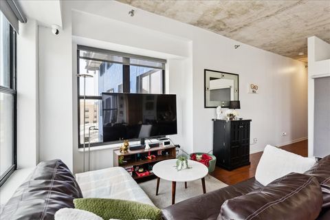 Tiny photo for 1122 W Catalpa Avenue #502, Chicago, IL 60640 (MLS # 12463188)