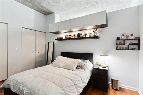 Tiny photo for 1122 W Catalpa Avenue #502, Chicago, IL 60640 (MLS # 12463188)