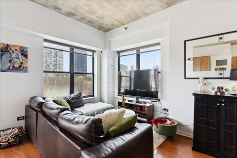 Tiny photo for 1122 W Catalpa Avenue #502, Chicago, IL 60640 (MLS # 12463188)