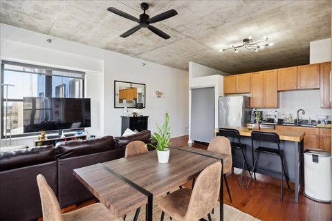 Tiny photo for 1122 W Catalpa Avenue #502, Chicago, IL 60640 (MLS # 12463188)