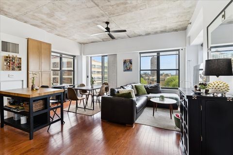 Tiny photo for 1122 W Catalpa Avenue #502, Chicago, IL 60640 (MLS # 12463188)