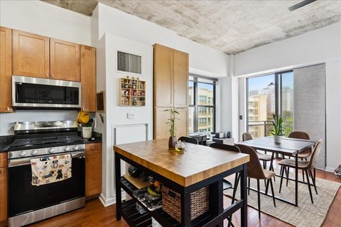 Tiny photo for 1122 W Catalpa Avenue #502, Chicago, IL 60640 (MLS # 12463188)