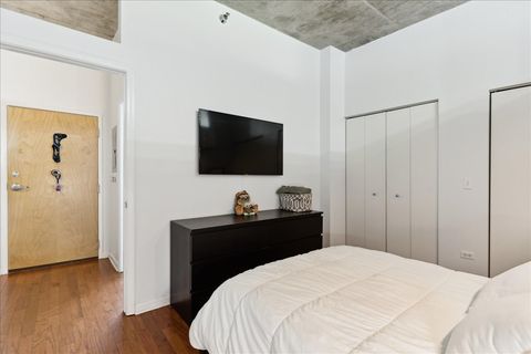 Tiny photo for 1122 W Catalpa Avenue #502, Chicago, IL 60640 (MLS # 12463188)