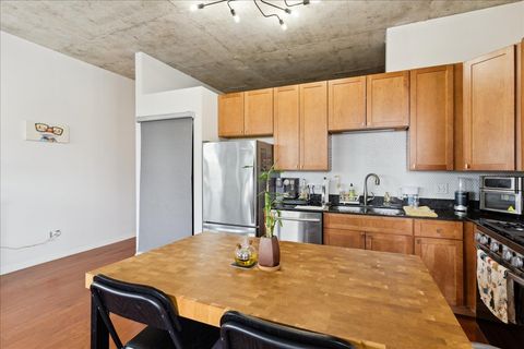 Tiny photo for 1122 W Catalpa Avenue #502, Chicago, IL 60640 (MLS # 12463188)