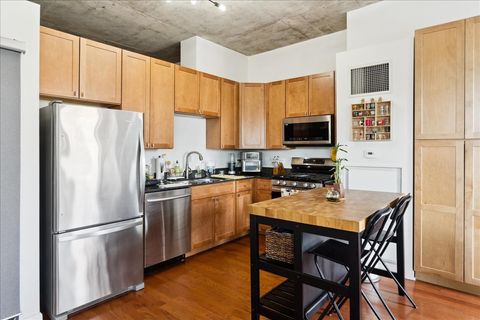 Tiny photo for 1122 W Catalpa Avenue #502, Chicago, IL 60640 (MLS # 12463188)