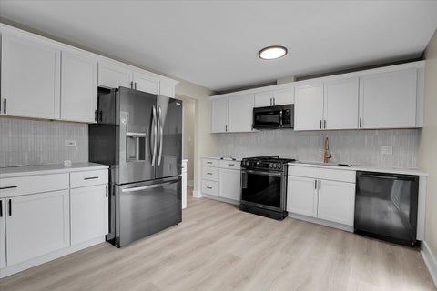 Tiny photo for 16101 Avalon Avenue, South Holland, IL 60473 (MLS # 12777877)