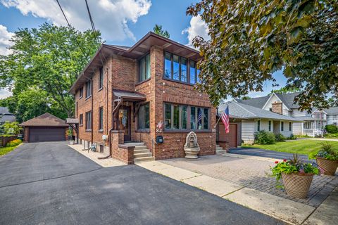 82 S Williams Street Crystal Lake IL 60014