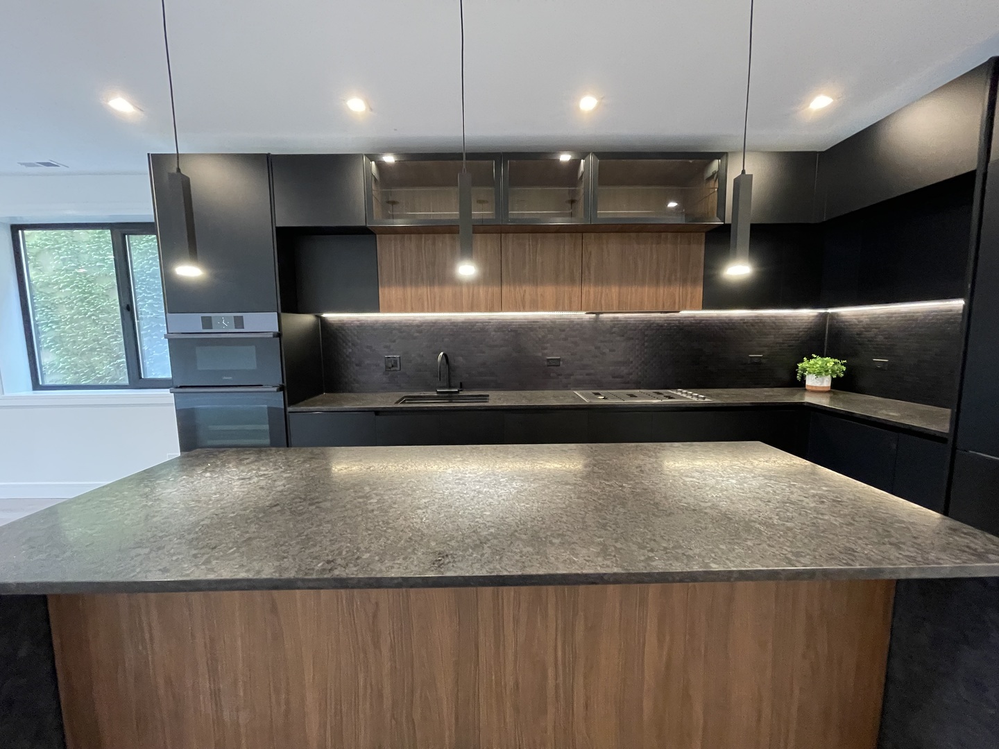 719 N Elizabeth Street 2