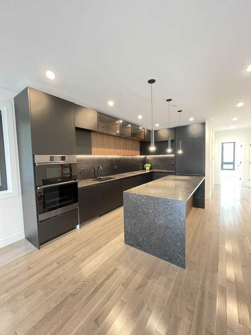 719 N Elizabeth Street 2