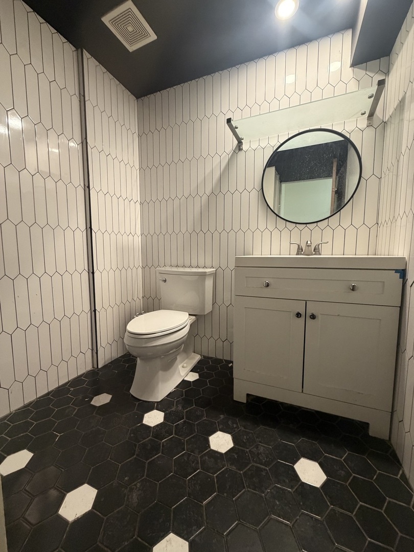 4527 N sheridan Road