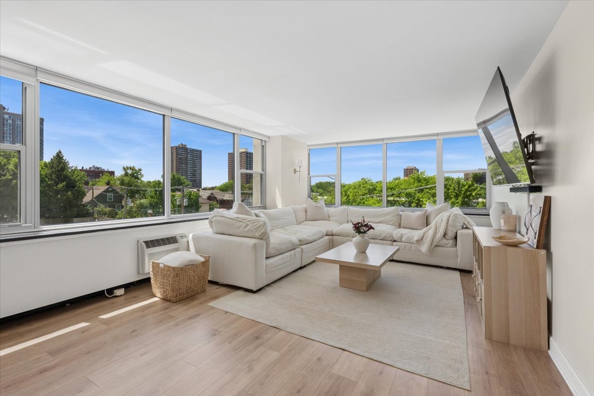 4250 N Marine Drive 435
