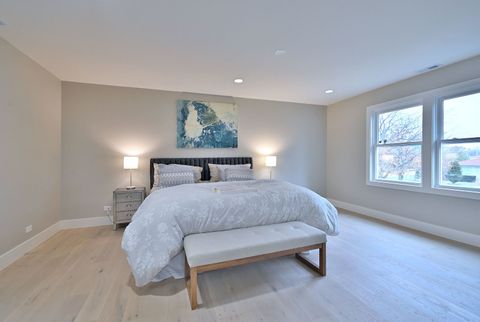 Tiny photo for 656 W Comstock Avenue, Elmhurst, IL 60126 (MLS # 12607932)