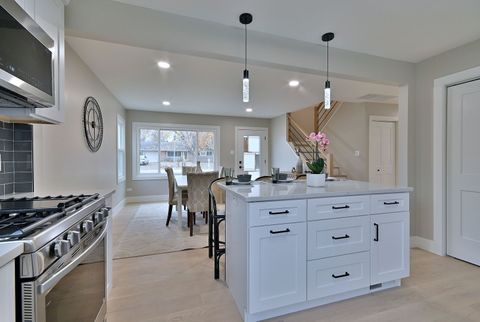 Tiny photo for 656 W Comstock Avenue, Elmhurst, IL 60126 (MLS # 12607932)