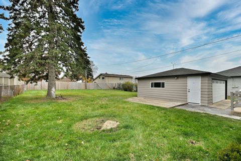 Tiny photo for 656 W Comstock Avenue, Elmhurst, IL 60126 (MLS # 12607932)