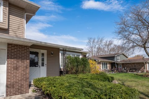 Tiny photo for 22604 Lakeshore Drive, Richton Park, IL 60471 (MLS # 12476038)