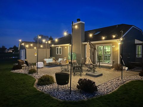 Tiny photo for 11 Baldwin Court, Lake In The Hills, IL 60156 (MLS # 12532957)