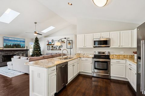 Tiny photo for 11 Baldwin Court, Lake In The Hills, IL 60156 (MLS # 12532957)