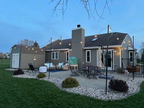 Tiny photo for 11 Baldwin Court, Lake In The Hills, IL 60156 (MLS # 12532957)