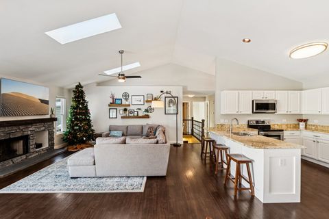 Tiny photo for 11 Baldwin Court, Lake In The Hills, IL 60156 (MLS # 12532957)